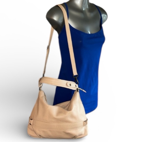 Sundance Pebbled Leather Handbag with Shoulder Strap in Blush Made in Italy - Picture 9 of 9